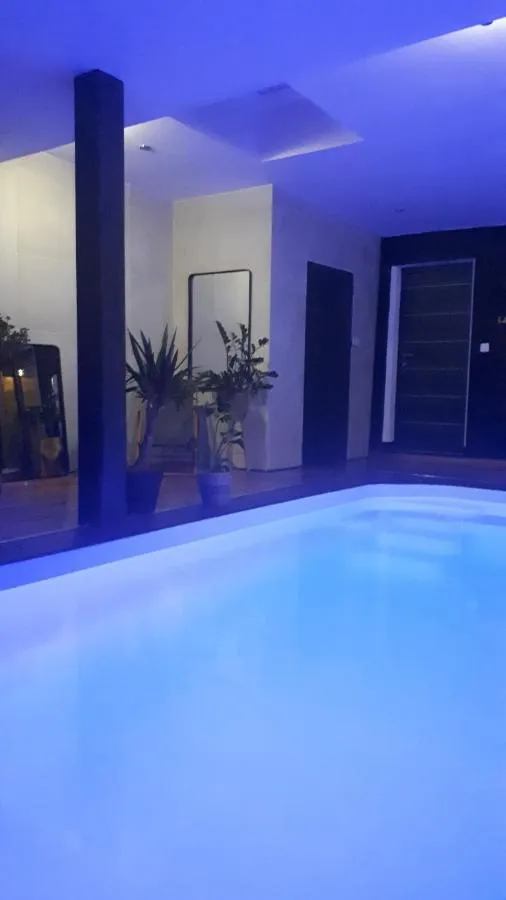 A l'Origine : piscine intérieure chauffée, love room à Lille