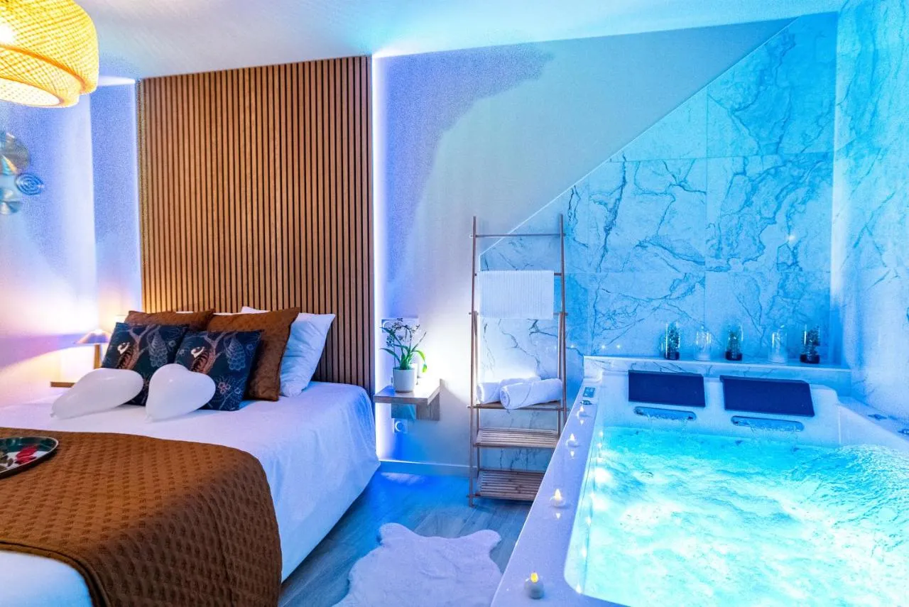 L'Amour d'Or : chambre et bain à remous, love room à Besançon