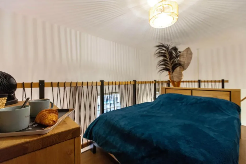 Au Spa de LLea : chambre en mezzanine, love room à Avignon