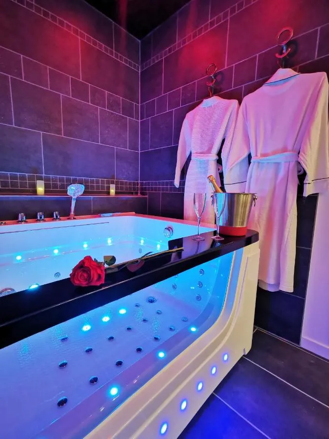 Aux Bulles : bain à remous et peignoirs, love room à Limoges