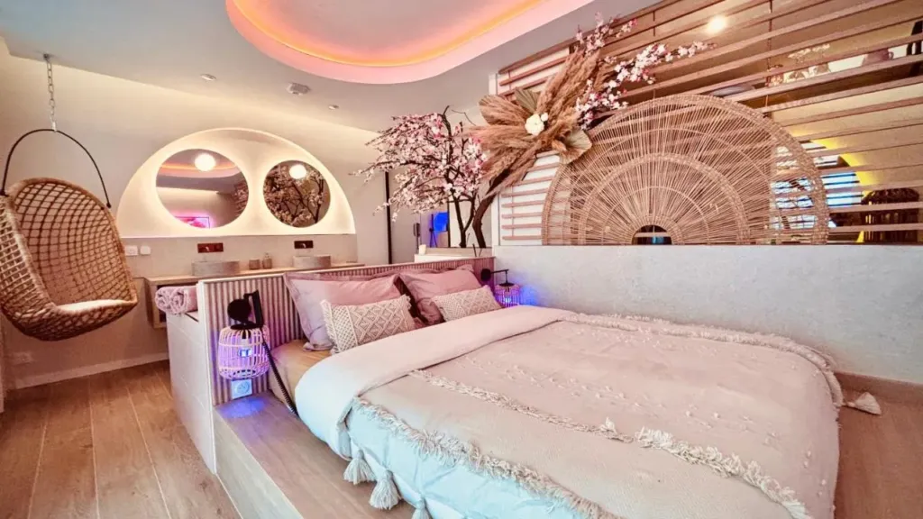 Guide love room : chambre sous un cerisier en fleurs, à Lyon