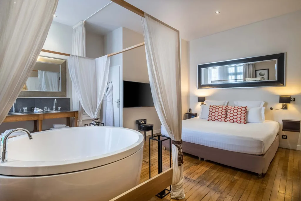 Boutique Hôtel & Spa : chambre avec baignoire, love room à Bordeaux