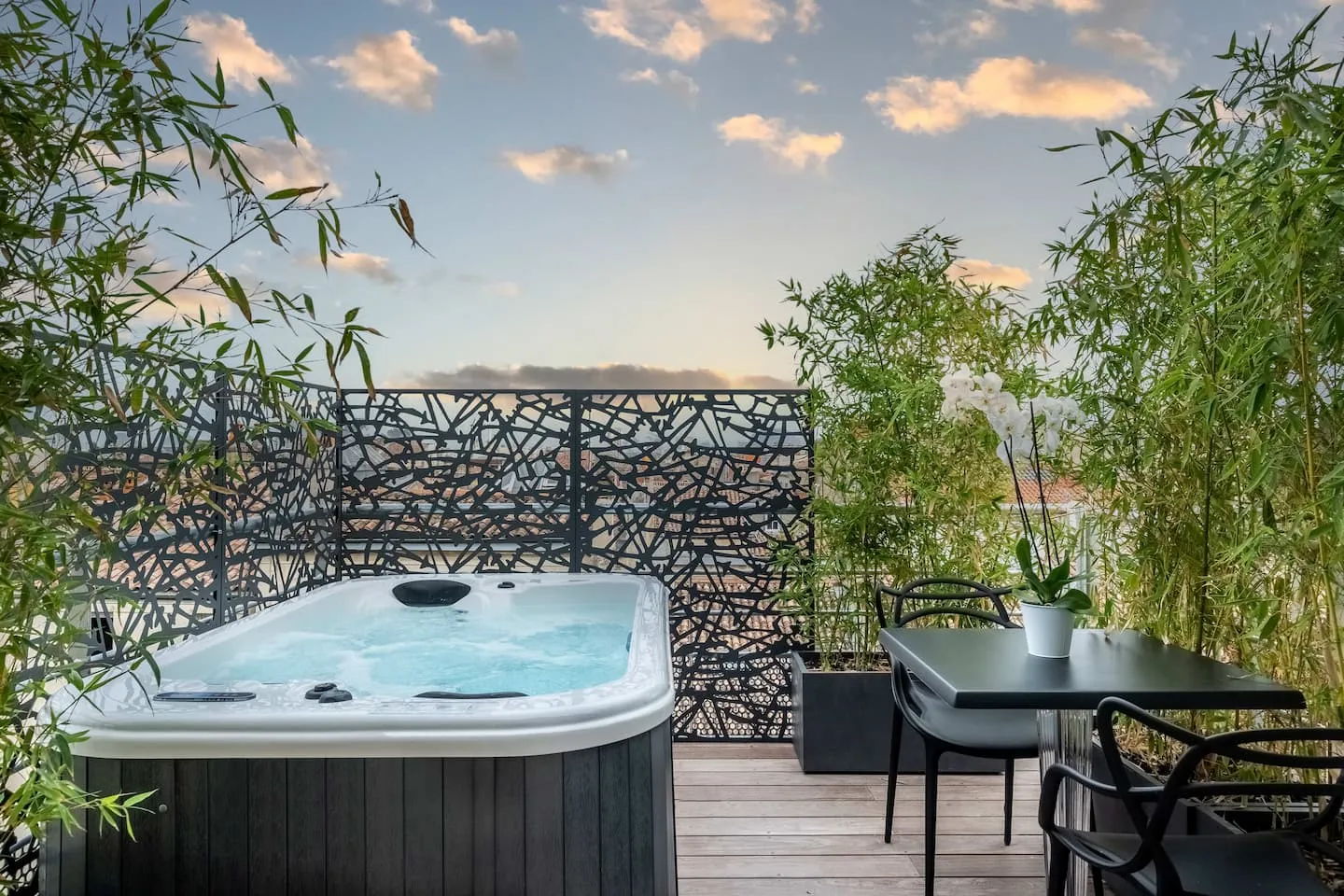 Boutique Hôtel & Spa : jacuzzi sur la terrasse, love room à Bordeaux