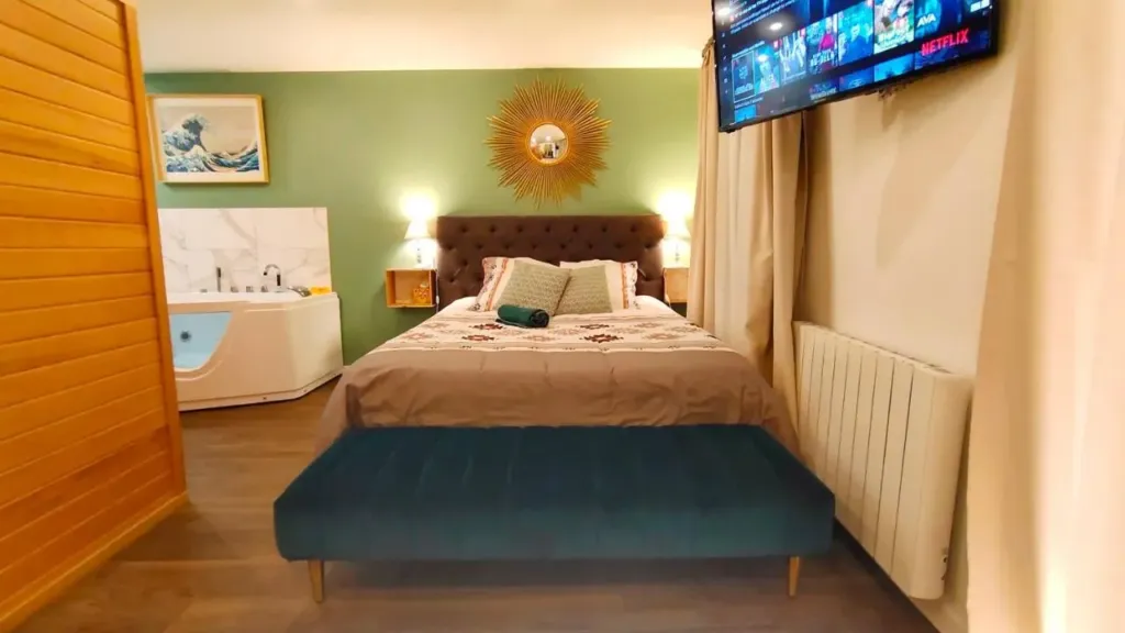 Votre Escale Jungle : chambre et balnéo, love room à Niort