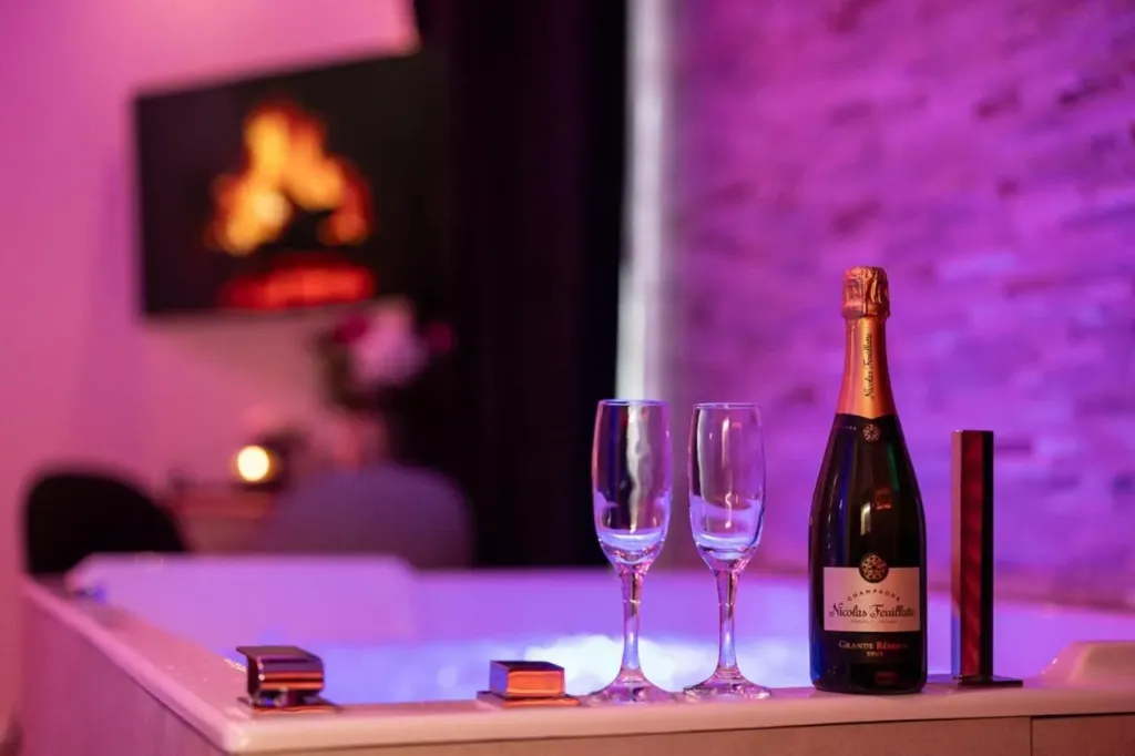 Évasion Spa : champagne au bord du jacuzzi, love room à Dijon