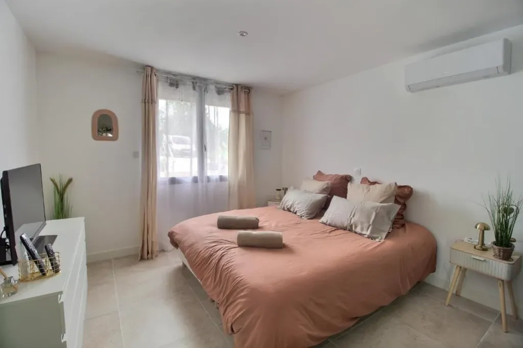 Garden & Spa Camélia : chambre, love room à Bourges