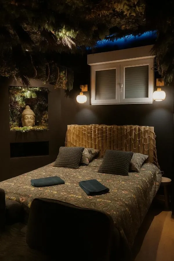 Jungle Room : lit et niche végétale, love room à Strasbourg
