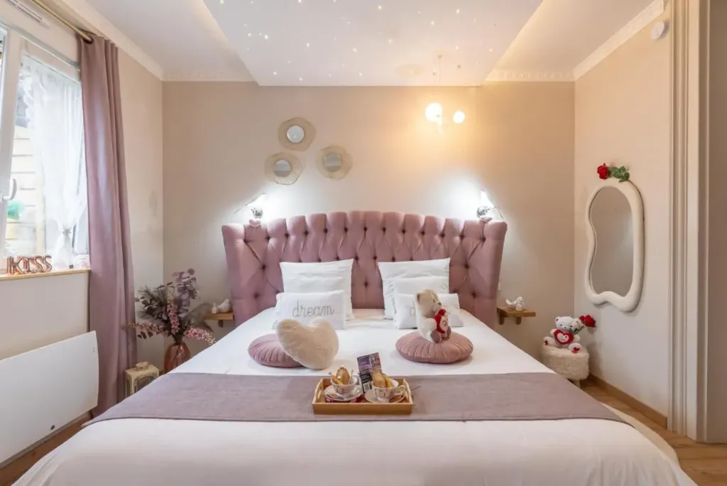 La Bulle Romantique : chambre rose, love room à Calais