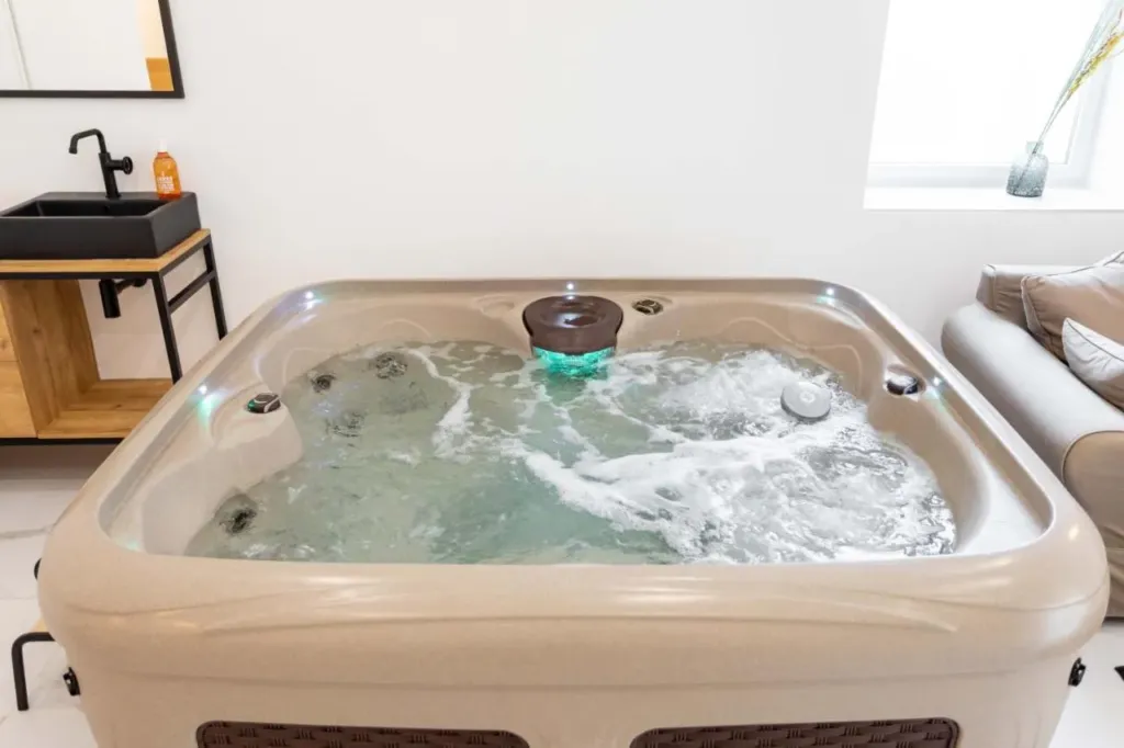 La Suite Valentine : jacuzzi privatif, love room à Marseille