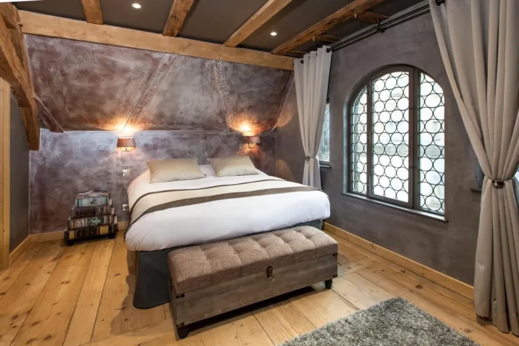 Le 1615 : chambre aux fenêtres anciennes, love room à Colmar