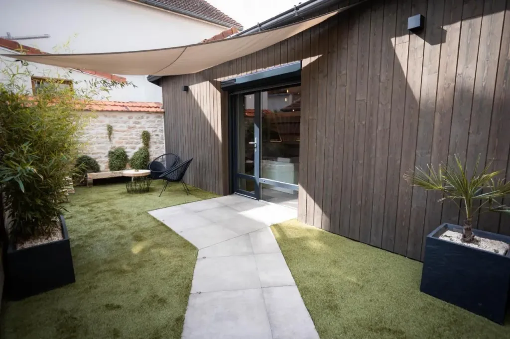 Les Jardins Secrets : patio et jardin, love room à Dijon