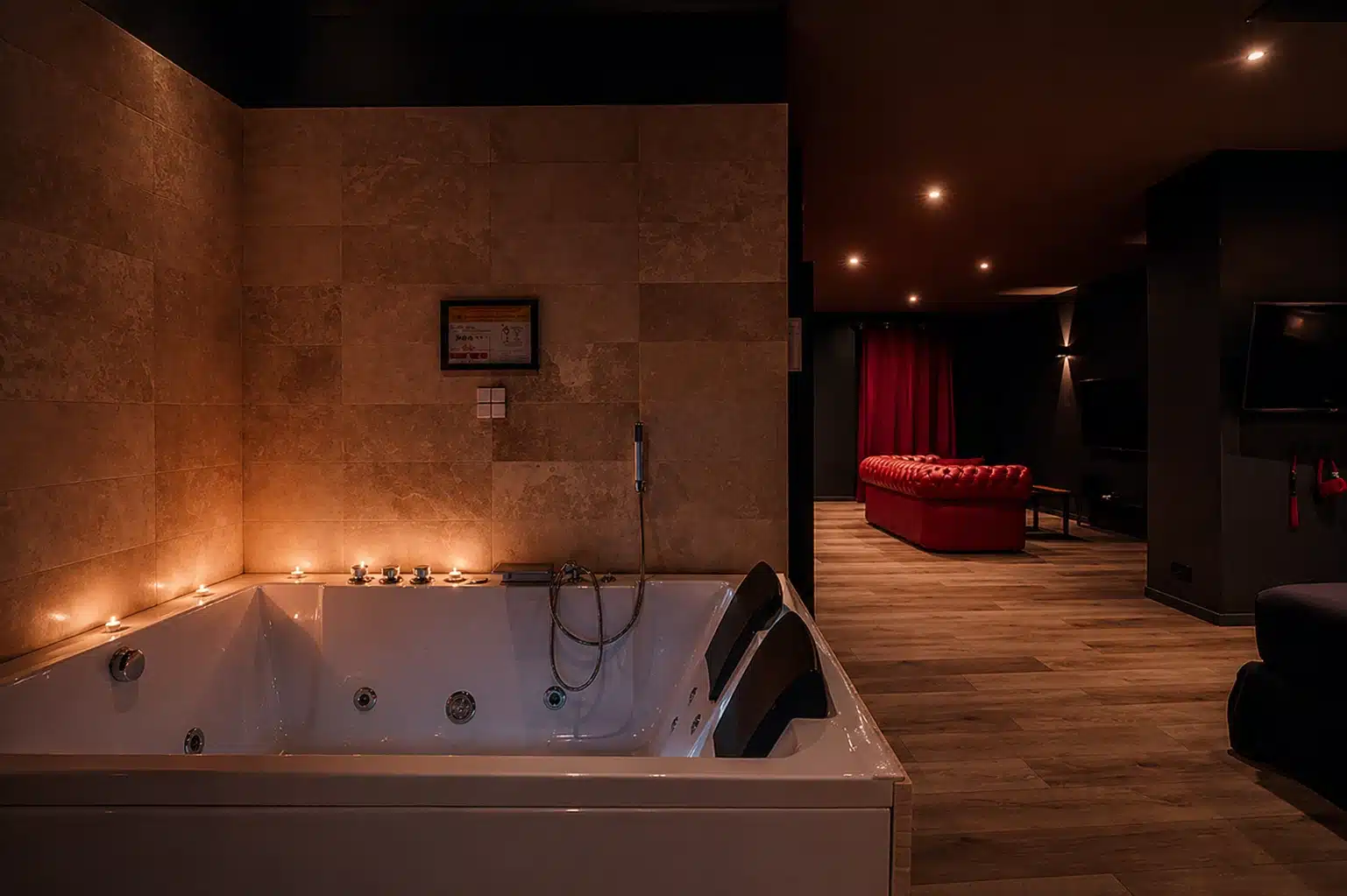 Pimente ton couple : jacuzzi et salon, love room à Cagnes-sur-Mer