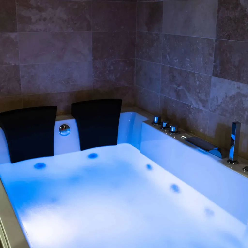 Pimente ton couple : jacuzzi privatif illuminé, love room à Cagnes-sur-Mer