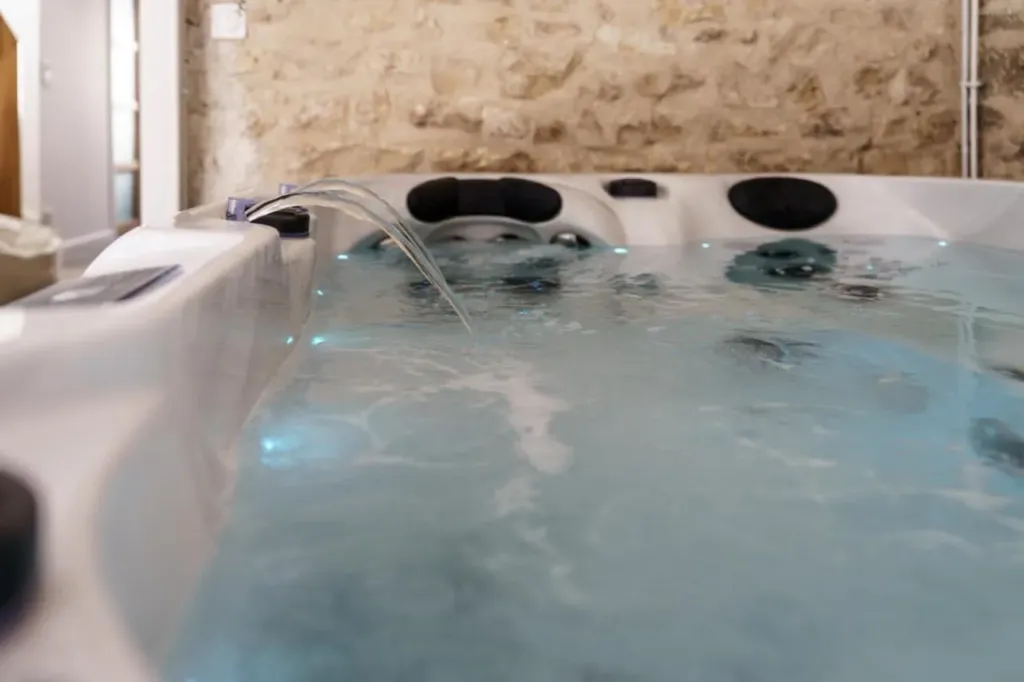 My Home Prestige : bain à remous, love room à Châteauroux