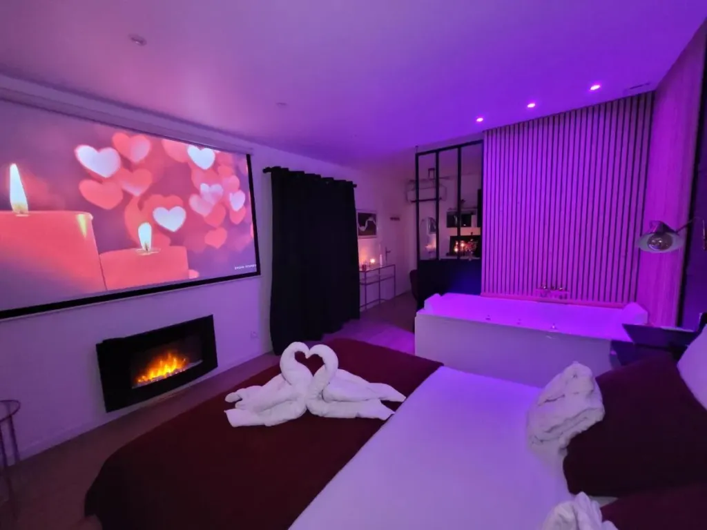 Nuit d'Évasion : salle de projection, love room à Toulon