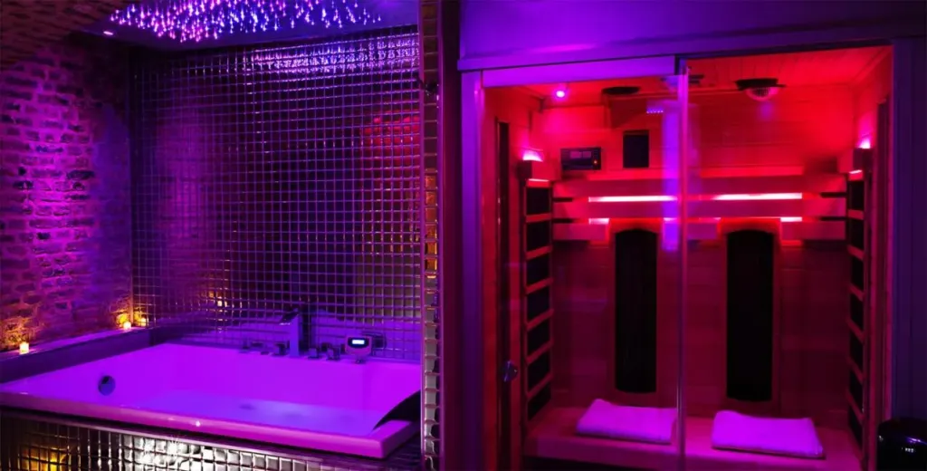 Nuit en love room à Lille : le bain à remous et le sauna privatifs de Private Room & Spa