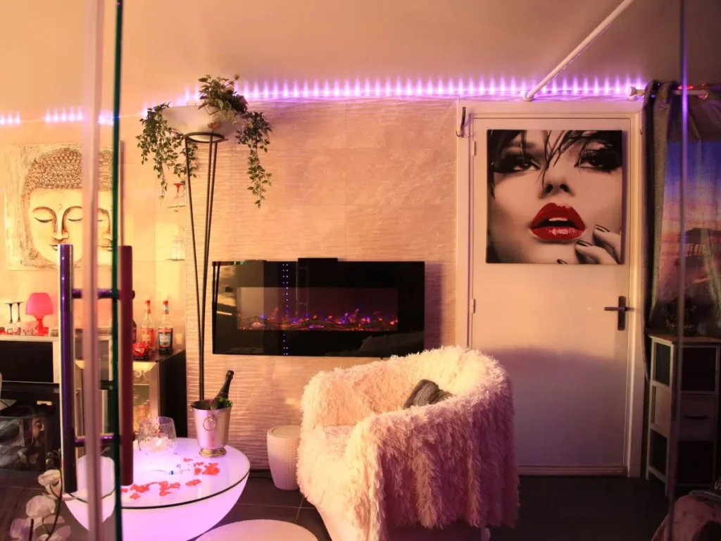 Spa de la Lune : la suite et son spa intérieur, love room à Clichy-sous-Bois
