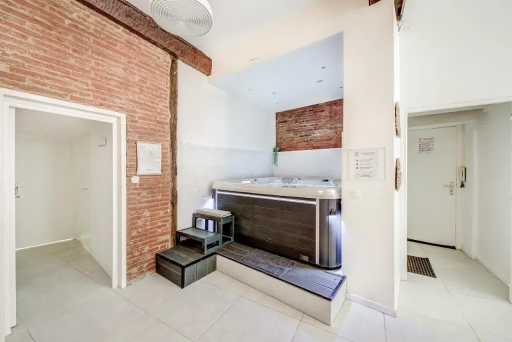 Spa des Carmes : bain à remous et marches, love room à Toulouse