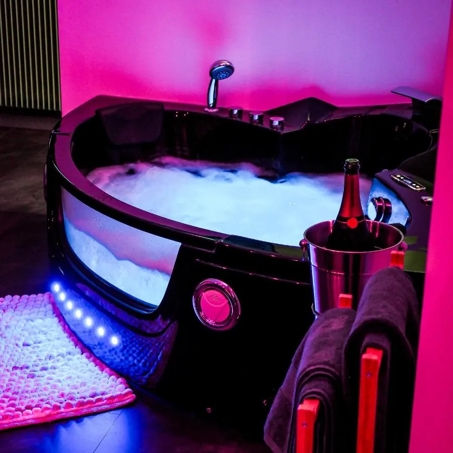 Tijugo : jacuzzi et champagne, love room à Clermont-Ferrand